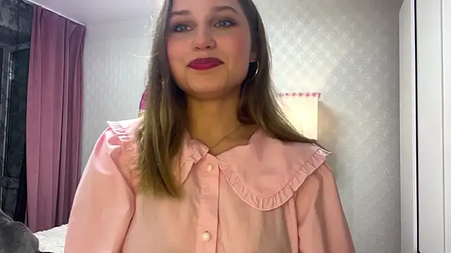 Snapshot of Bella__Ray chatting on June 11, 6:39 pm Bella Ray online show from June 11, 6:39 pm