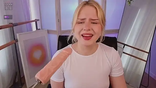 Snapshot of BlondeCrush__ chatting on June 10, 2:05 pm BlondeCrush online show from June 10, 2:05 pm