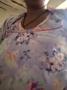 Snapshot of riyana_tai chatting on June 13, 4:21 am riyana tai online show from June 13, 4:21 am