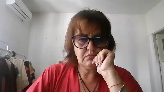 Snapshot of ErikaXShine chatting on August 3, 11:37 am ErikaXShine online show from August 3, 11:37 am