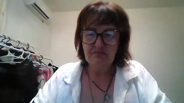 Snapshot of ErikaXShine chatting on August 6, 7:49 pm ErikaXShine online show from August 6, 7:49 pm