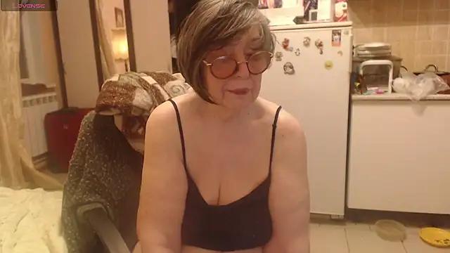 Snapshot of Sharon_Amore chatting on April 30, 12:39 am Sharon Amore online show from April 30, 12:39 am