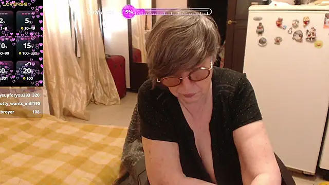 Snapshot of Sharon_Amore chatting on July 16, 9:37 am Sharon Amore online show from July 16, 9:37 am