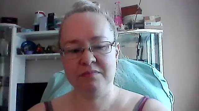 Snapshot of Viola27 chatting on June 9, 4:24 am Viola27 online show from June 9, 4:24 am