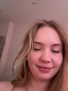 Snapshot of Melanie__murr chatting on June 8, 12:58 am Melanie murr online show from June 8, 12:58 am