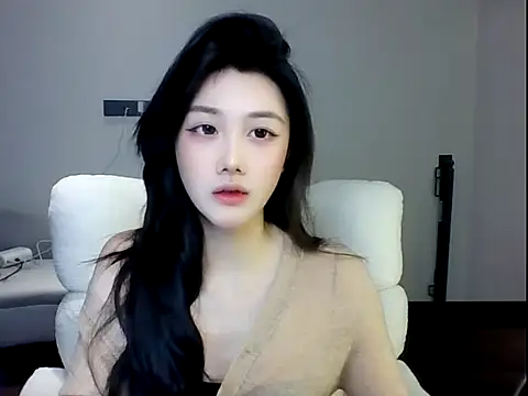 Snapshot of SylvieMaya chatting on June 7, 5:06 pm SylvieMaya online show from June 7, 5:06 pm