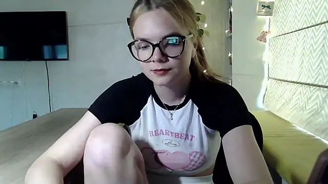 AvrilGillig online show from June 21, 2:19 pm