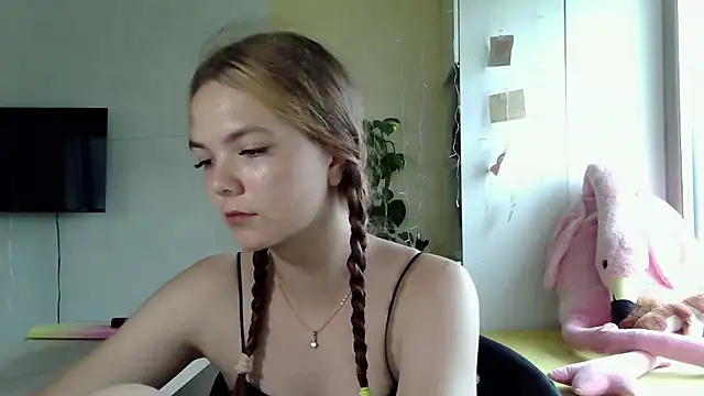 AvrilGillig online show from July 10, 1:03 pm