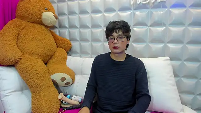 Snapshot of maximo_2019 chatting on July 3, 7:42 pm maximo 2019 online show from July 3, 7:42 pm