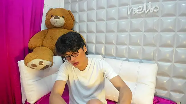 Snapshot of maximo_2019 chatting on July 7, 9:08 pm maximo 2019 online show from July 7, 9:08 pm