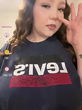 Snapshot of ive_indulgence chatting on July 6, 12:02 pm ive indulgence online show from July 6, 12:02 pm