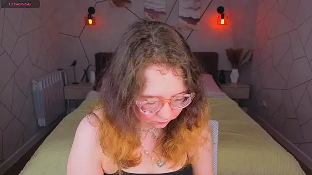 Snapshot of Aleks-casterrr chatting on June 15, 5:04 pm Aleks-casterrr online show from June 15, 5:04 pm