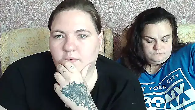 Snapshot of TiaMason chatting on June 18, 9:14 am TiaMason online show from June 18, 9:14 am