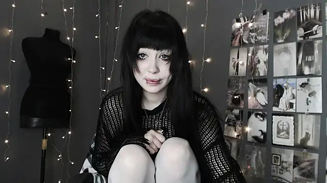 Snapshot of lucyy0_0ddeath chatting on June 9, 6:03 am lucyy0 0ddeath online show from June 9, 6:03 am