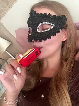 AlexandraMoore03 online show from June 12, 12:04 pm