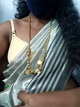 Snapshot of sweet_saranya chatting on June 23, 5:05 am sweet saranya online show from June 23, 5:05 am