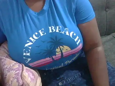 Snapshot of Sexy_gyaly chatting on June 26, 2:21 pm Sexy gyaly online show from June 26, 2:21 pm