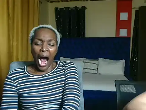 Snapshot of prettyshakimm chatting on June 10, 5:01 pm prettyshakimm online show from June 10, 5:01 pm