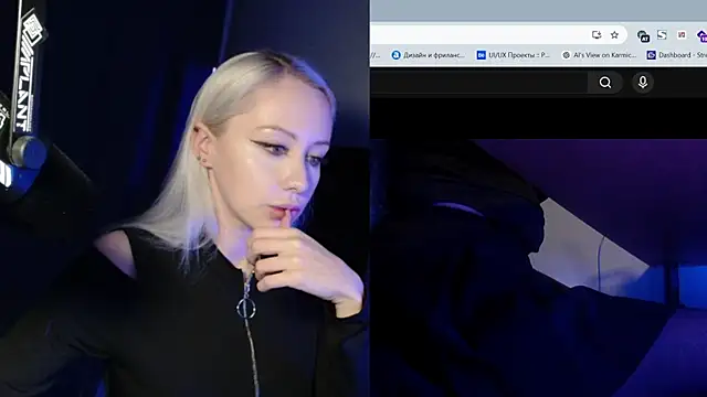 Snapshot of roxxyrowe chatting on July 9, 9:41 pm roxxyrowe online show from July 9, 9:41 pm