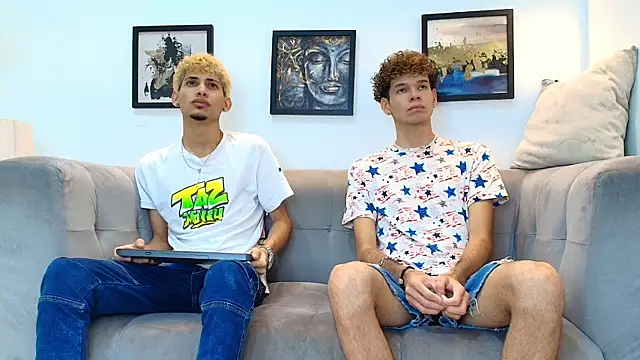 Snapshot of Hot_skinny_guys chatting on June 9, 7:25 pm Hot skinny guys online show from June 9, 7:25 pm