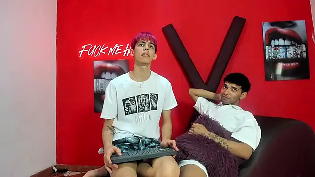 Snapshot of Funny_dirty_boys1 chatting on June 8, 8:31 pm Funny dirty boys1 online show from June 8, 8:31 pm