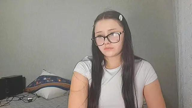 Snapshot of altcutie chatting on June 10, 7:29 am altcutie online show from June 10, 7:29 am