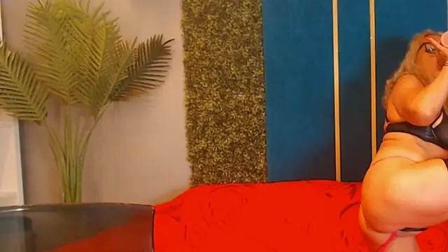 Snapshot of ElviraZoi chatting on June 30, 6:14 am ElviraZoi online show from June 30, 6:14 am