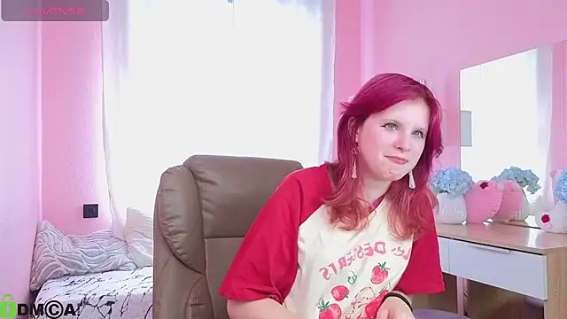 Snapshot of Fox__Cute chatting on June 19, 3:44 am Fox Cute online show from June 19, 3:44 am