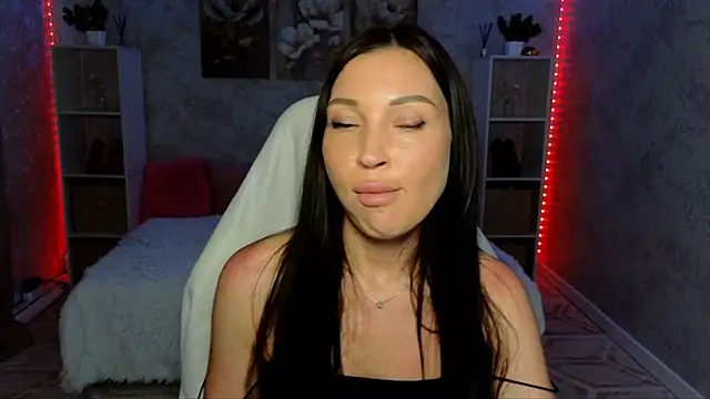Snapshot of NikoleMills chatting on June 10, 7:07 am NikoleMills online show from June 10, 7:07 am