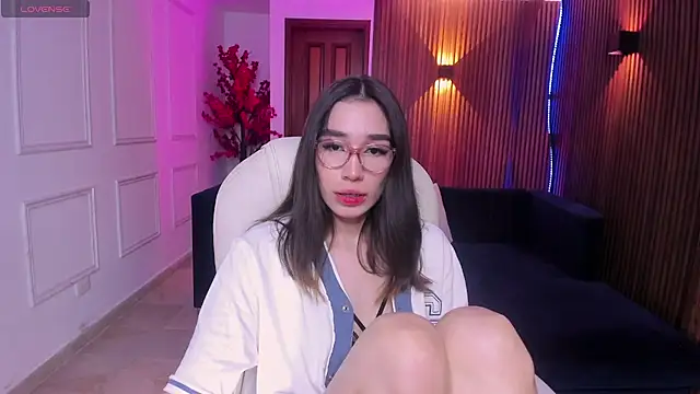 Snapshot of Emma_caarter_ chatting on June 25, 3:17 am Emma caarter online show from June 25, 3:17 am