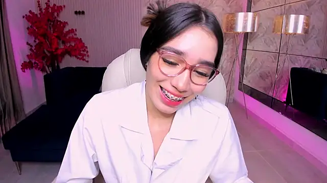 Snapshot of Emma_caarter_ chatting on July 8, 3:11 am Emma caarter online show from July 8, 3:11 am