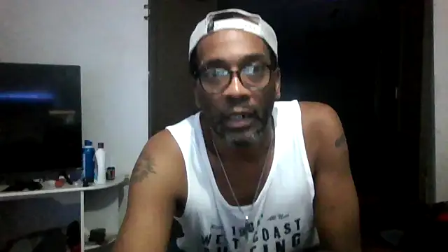 Snapshot of WildCravings chatting on June 10, 8:35 am WildCravings online show from June 10, 8:35 am