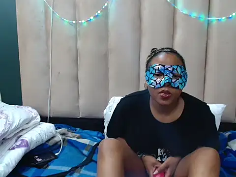 JustKarii online show from June 9, 8:20 pm