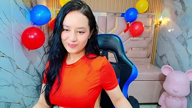 Snapshot of Aleja_r_ chatting on June 28, 12:22 pm Aleja r online show from June 28, 12:22 pm