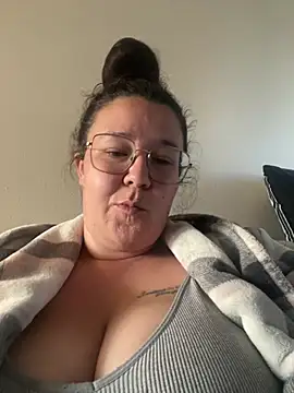 Snapshot of curvymayaxo chatting on June 10, 6:51 pm curvymayaxo online show from June 10, 6:51 pm