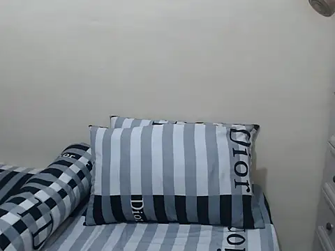 Snapshot of GorgeousPinay_x chatting on June 19, 4:39 am GorgeousPinay x online show from June 19, 4:39 am