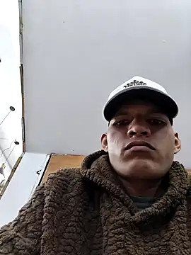 Snapshot of Juniorluzardo chatting on June 10, 8:08 pm Juniorluzardo online show from June 10, 8:08 pm