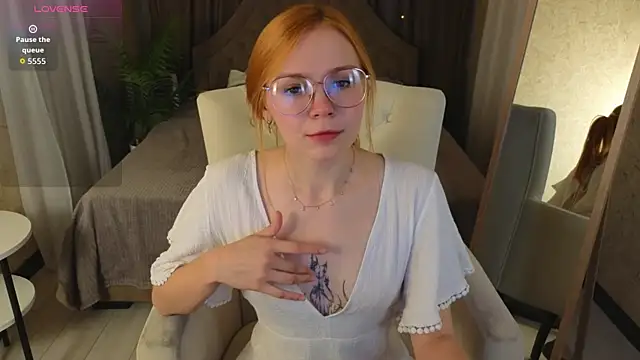 Snapshot of memymee_ chatting on July 21, 1:30 am memymee online show from July 21, 1:30 am