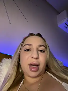 xLexi online show from June 30, 3:02 pm