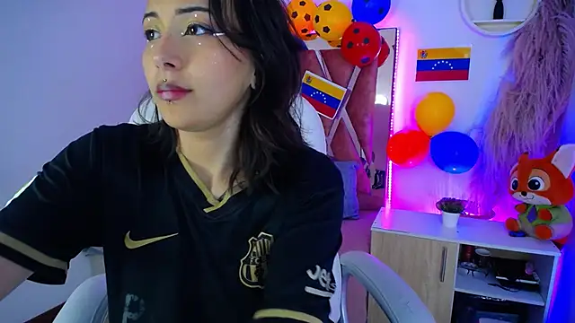 Snapshot of Camiila__1 chatting on June 16, 11:35 am Camiila 1 online show from June 16, 11:35 am