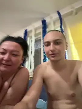Snapshot of 2hotcandy chatting on June 10, 1:10 pm 2hotcandy online show from June 10, 1:10 pm