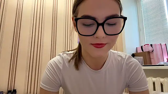 MiaWonderind online show from June 25, 12:09 pm