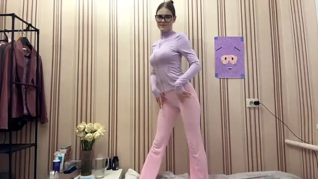 MiaWonderind online show from July 7, 1:48 pm