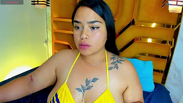 Snapshot of Violett_Cinnamon chatting on July 3, 11:55 pm Violett Cinnamon online show from July 3, 11:55 pm