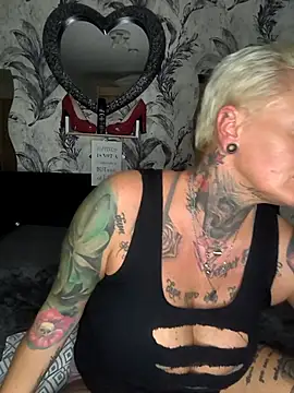 Snapshot of InkedMissLaBaehm chatting on July 9, 10:14 pm InkedMissLaBaehm online show from July 9, 10:14 pm