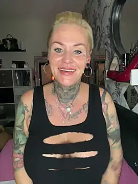 Snapshot of InkedMissLaBaehm chatting on August 1, 11:14 pm InkedMissLaBaehm online show from August 1, 11:14 pm