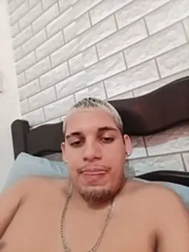 Snapshot of vt05_ chatting on July 5, 9:33 pm vt05 online show from July 5, 9:33 pm