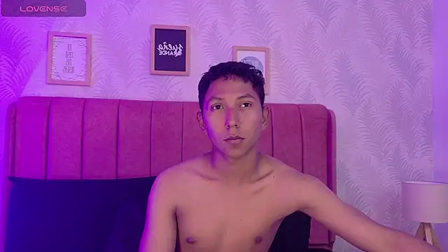 Snapshot of Nico_Velvet chatting on June 11, 10:08 pm Nico Velvet online show from June 11, 10:08 pm