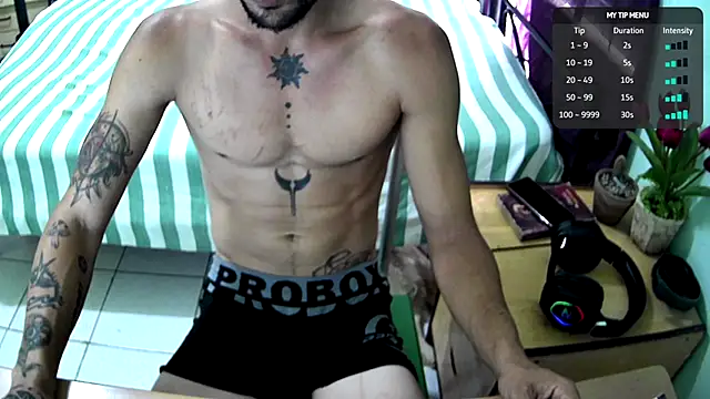 Snapshot of CubanHot27 chatting on June 22, 2:25 pm CubanHot27 online show from June 22, 2:25 pm