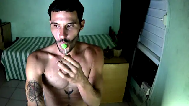 Snapshot of CubanHot27 chatting on June 27, 3:44 am CubanHot27 online show from June 27, 3:44 am